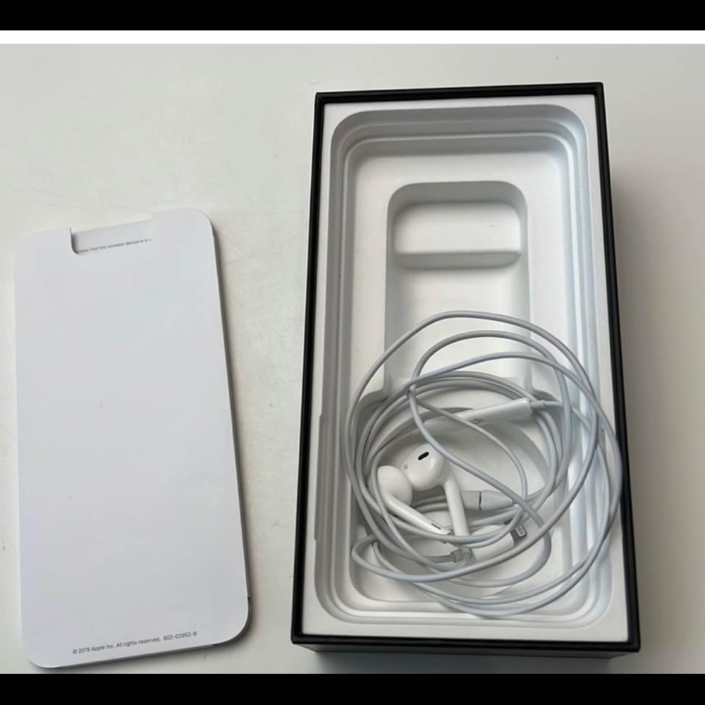 iPhone 11 Pro Max, 128GB, Rose Gold, unlocked , with box and headphones